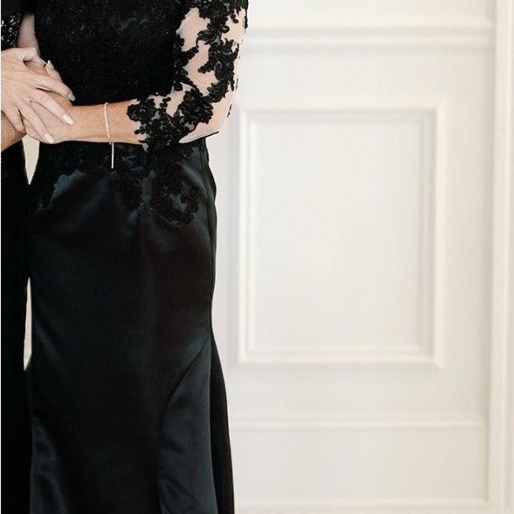 Elegant Black Lace Longsleeve Maxi Dress